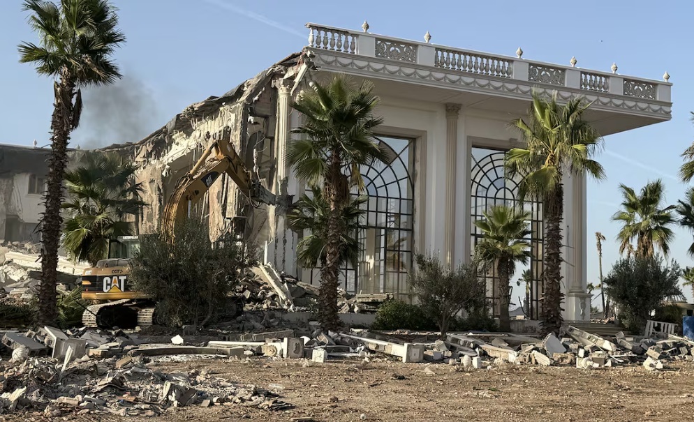  تفاصيل جديدة في ملف هدم "قصر الكرملين" ببوسكورة.. الدفاع يتحدث عن تجاوزات خطيرة 