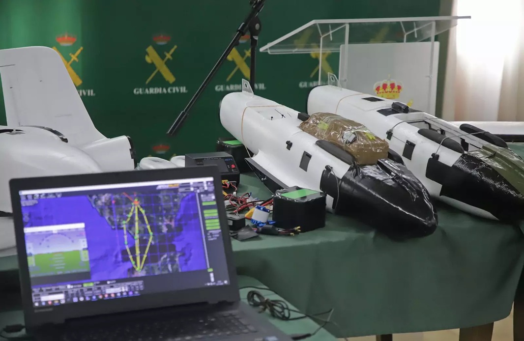 بتعاون مباشر مع الدرك الملكي.. تفاصيل تفكيك شبكة لتهريب المخدرات بطائرات درون مصنعة يدويا نحو إسبانيا