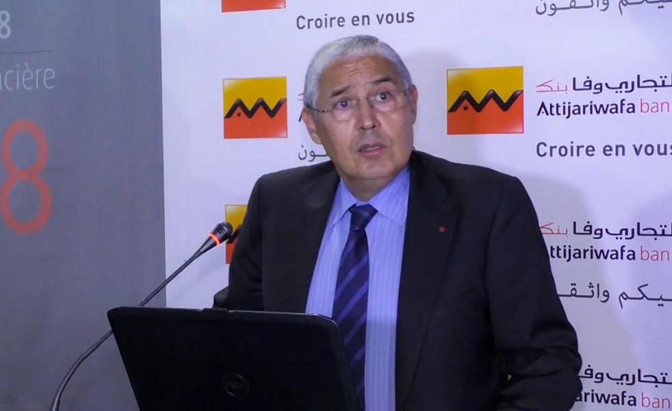 مدير التجاري وفا بنك يتوج بجائزة إفريقية لأفضل البنكيين