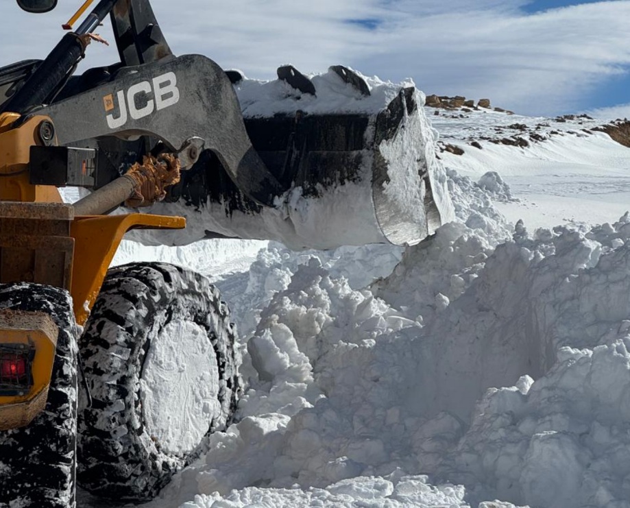  تواصُل فتح المسالك المؤدية إلى دواوير بإقليم تنغير 