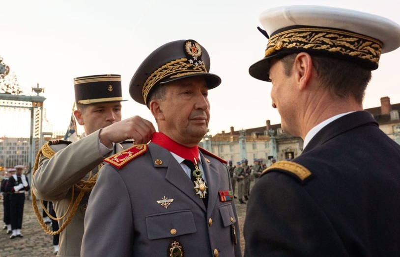 فرنسا تكرّم المفتش العام للقوات المسلحة الملكية المغربية