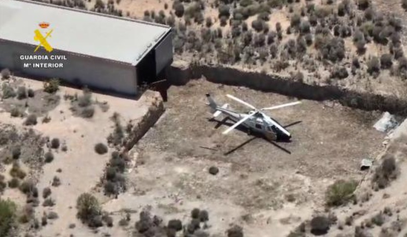 بتنسيق مع أجهزة أمنية مغربية.. تفكيك شبكة لتهريب الحشيش إلى إسبانيا عبر مروحيات انطلاقًا من المغرب