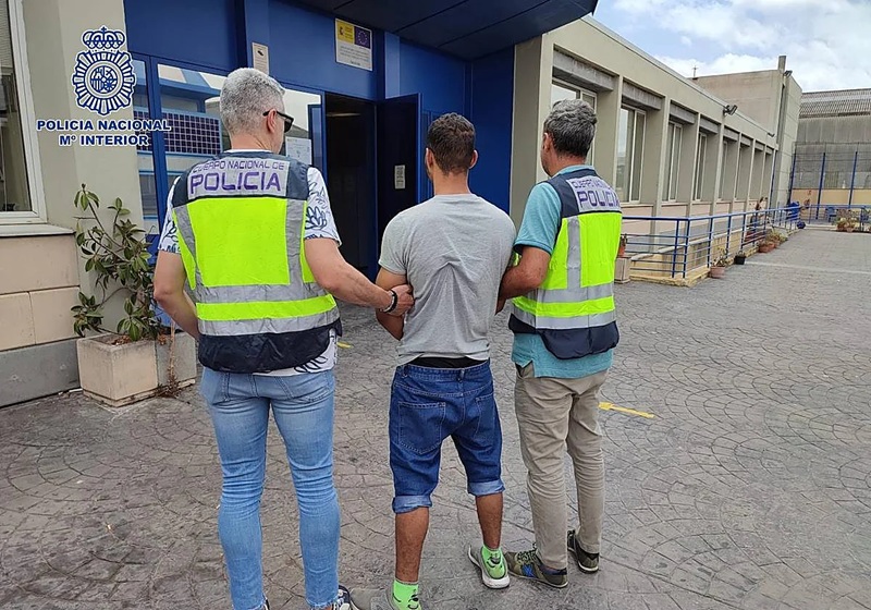 إسبانيا ترحّل 3 مغاربة بسبب جرائم مختلفة