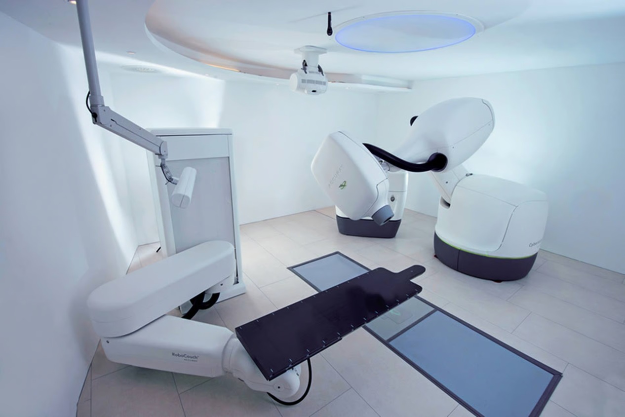  تقنية "CyberKnife" لأول في المغرب.. جراحة إشعاعية دقيقة تغيّر مسار علاج السرطان 