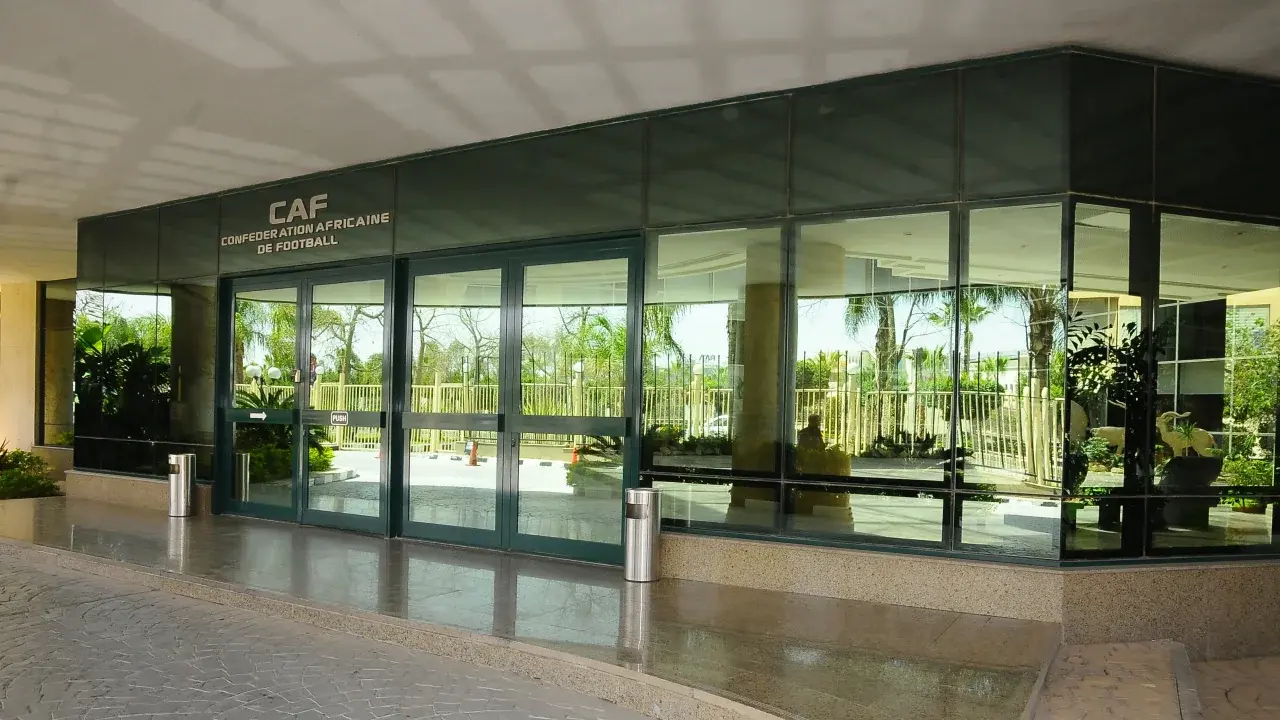  ماذا تعرف عن لجنة العقوبات بالكاف؟ ومتى تعقد اجتماعها لإقرار العقوبة؟ 