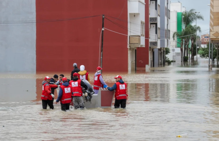  عمليات إنقاذ وحملات تحسيسية  وإجراءات وقائية.. سلطات القصر الكبير تواصل التأهّب 