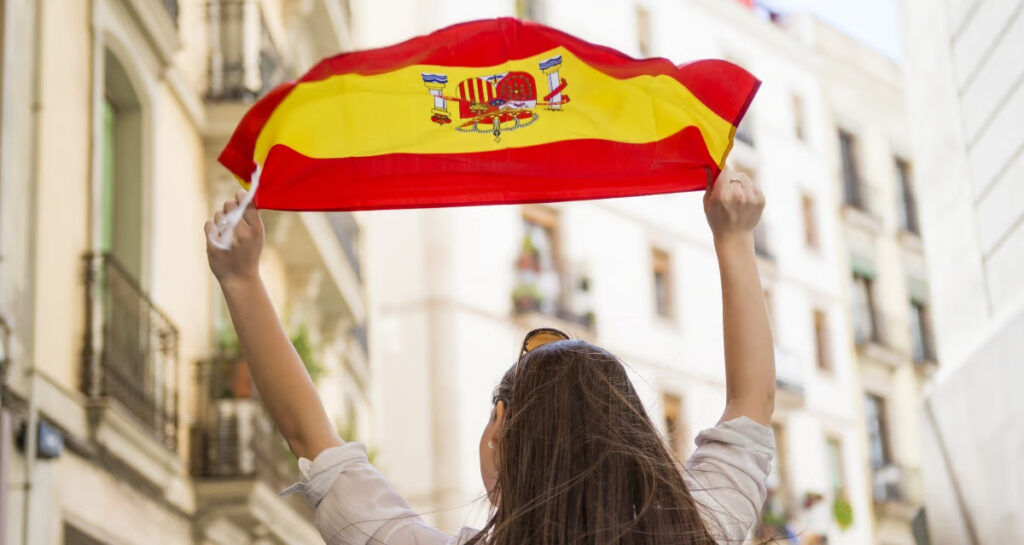  لمن يثبتون تواجدهم بإسبانيا قبل 31 دجنبر 2025.. إسبانيا تستعد لتسوية استثنائية لوضعية 500 ألف مهاجر غير نظامي 