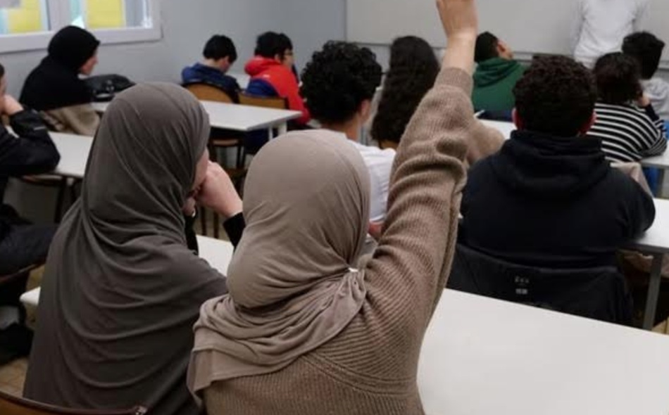  سانشيز يوسع التسهيلات للمغاربة ويصبحون أكبر جالية أجنبية في المدارس الإسبانية بنحو 200 ألف تلميذ 