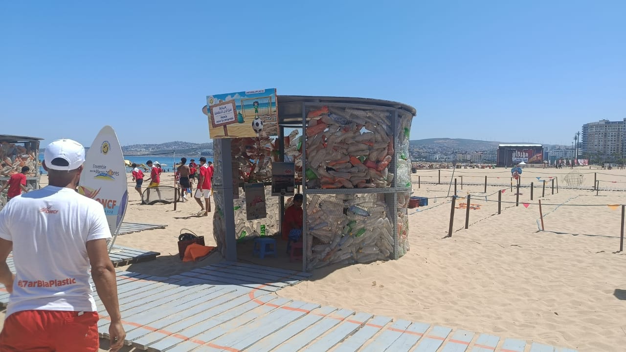  المكتب الوطني للسكك الحديدية يحول شاطئ طنجة إلى فضاء للتوعية والترفيه البيئي 