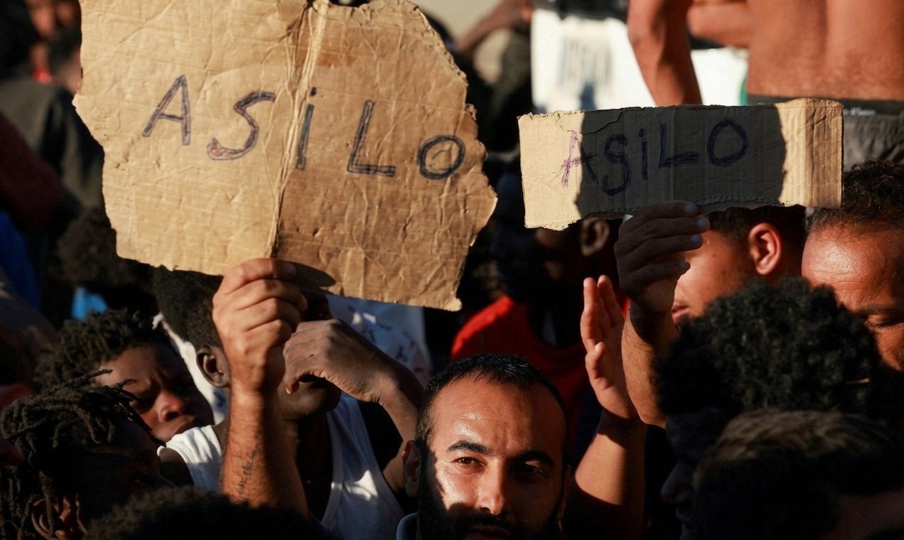  بعد تصريحات وهبي... تقارير إسبانية تكشف ما يمنع من إعادة جميع الوافدين من سبتة إلى المغرب 