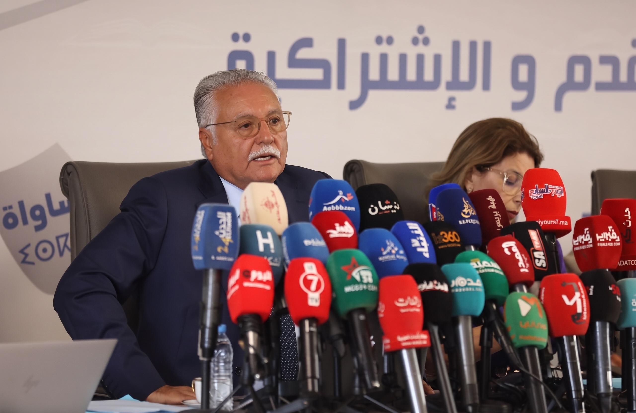 "الكتاب" يغازل المتقاعدين في رسالة مفتوحة... رفع المعاشات وإلغاء اقتطاع 50% عن الأرامل